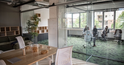 Bemutatták a közösségi munkavégzést szolgáló irodát Csíkszeredában